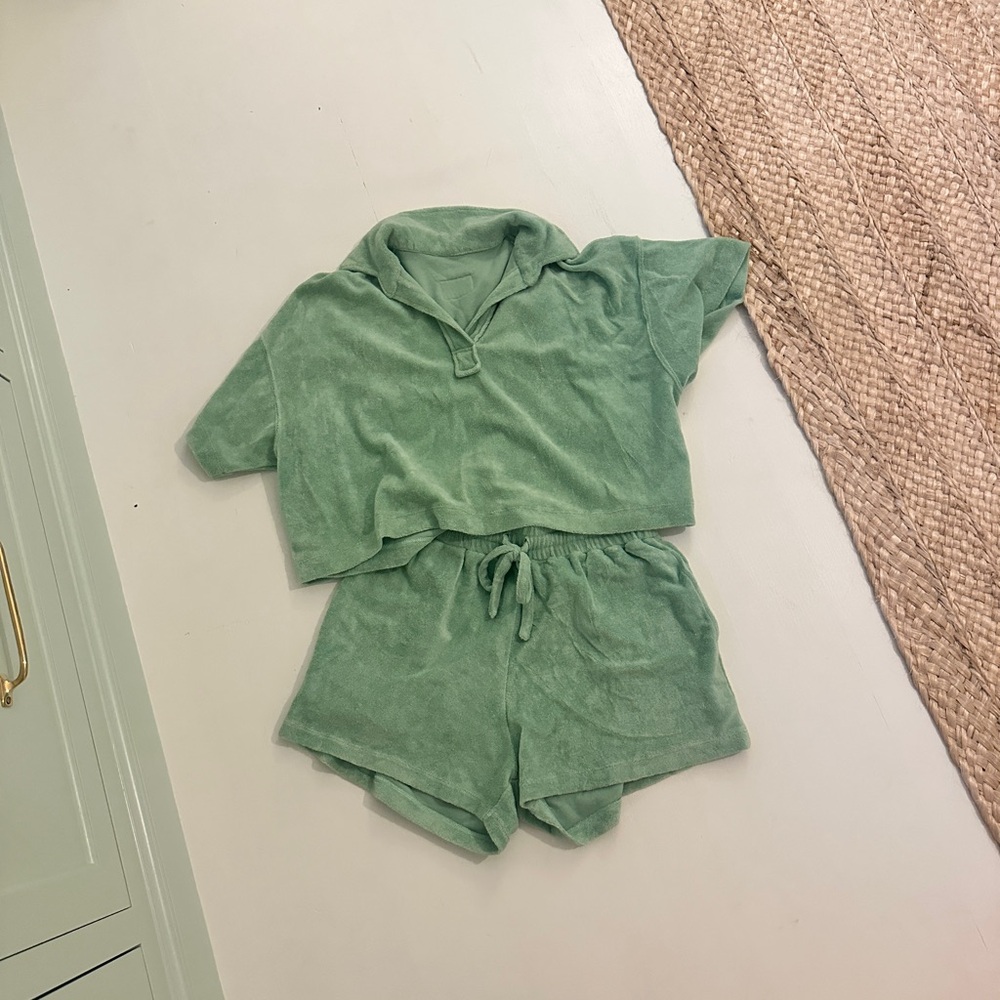 Daily Drills Verde Terry Polo and Shorts Set - Picture 2 of 4